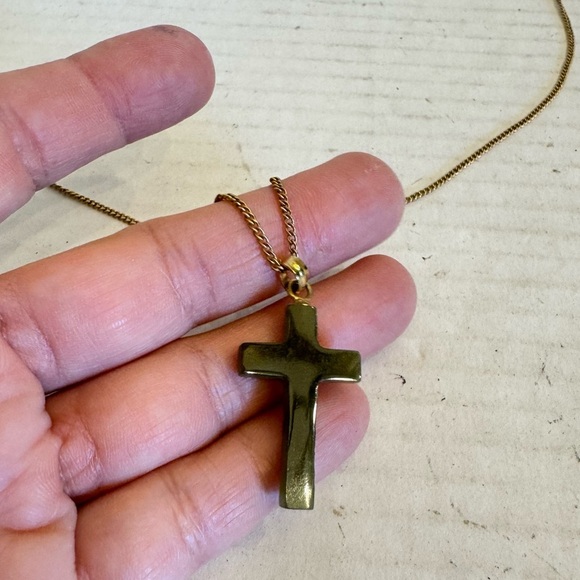 High Quality Nephrite Jade Cross Pendant with 1/20 14K Gold Filled Chain - Picture 6 of 16